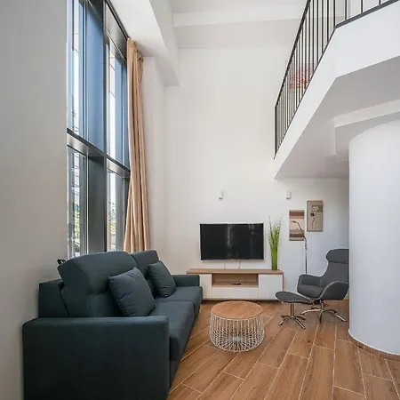 Luxury Duplex Apartment *